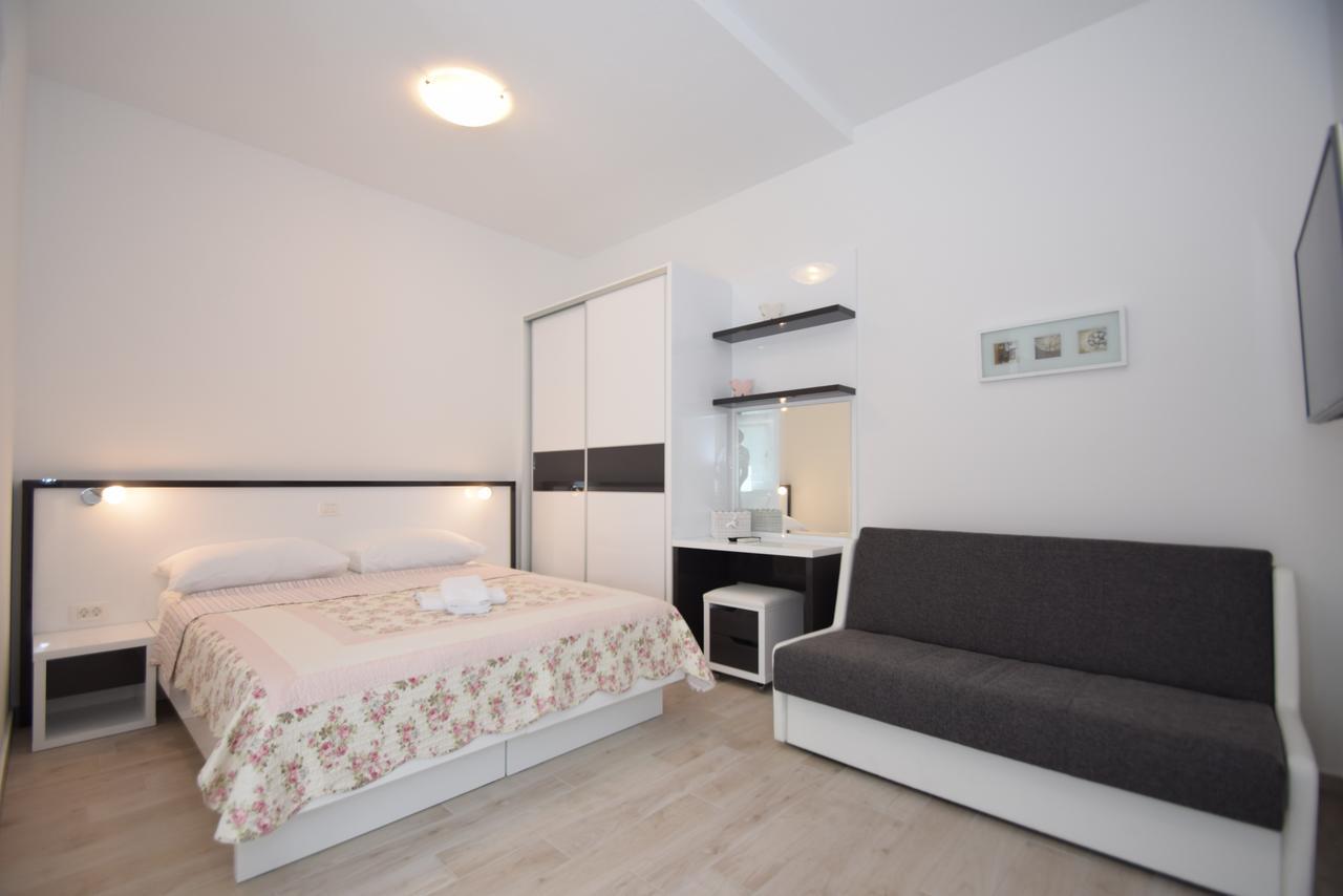 Apartment Anica Kuk Starigrad Paklenica Exterior photo
