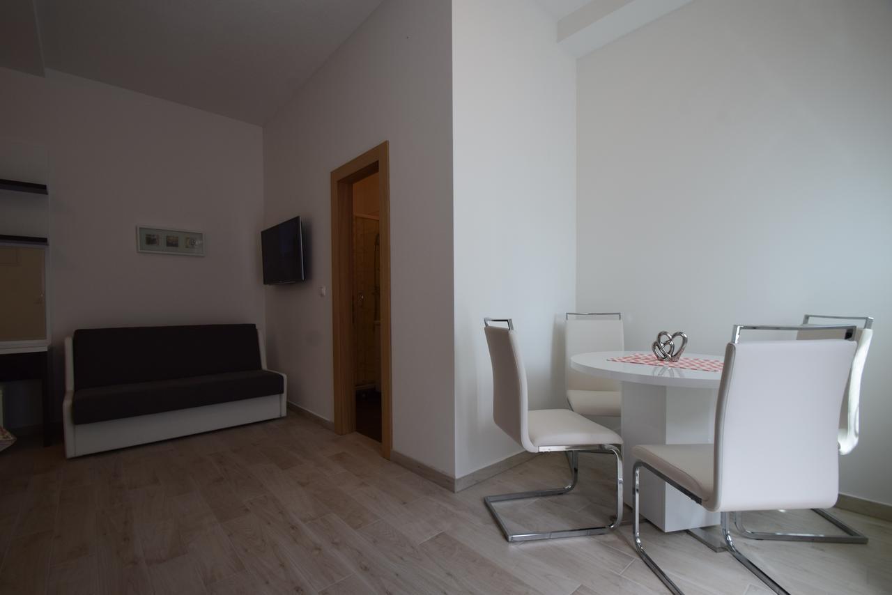 Apartment Anica Kuk Starigrad Paklenica Exterior photo
