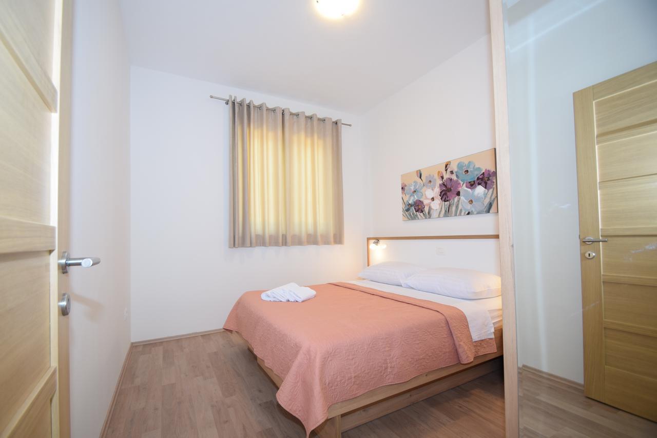 Apartment Anica Kuk Starigrad Paklenica Exterior photo